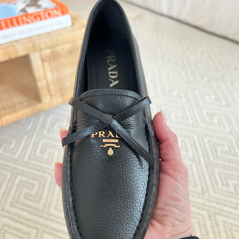 Prada Women's Black Leather Loafers - Size 39 (8 1/2)